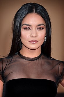 How tall is Vanessa Anne Hudgens?